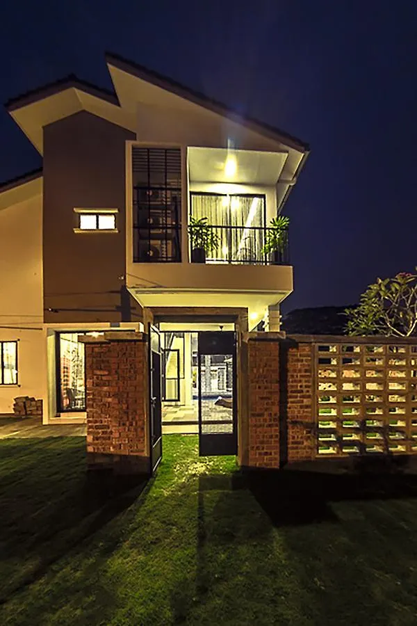 Atlantis Pool Villa @ Tambun Ipoh Homestay